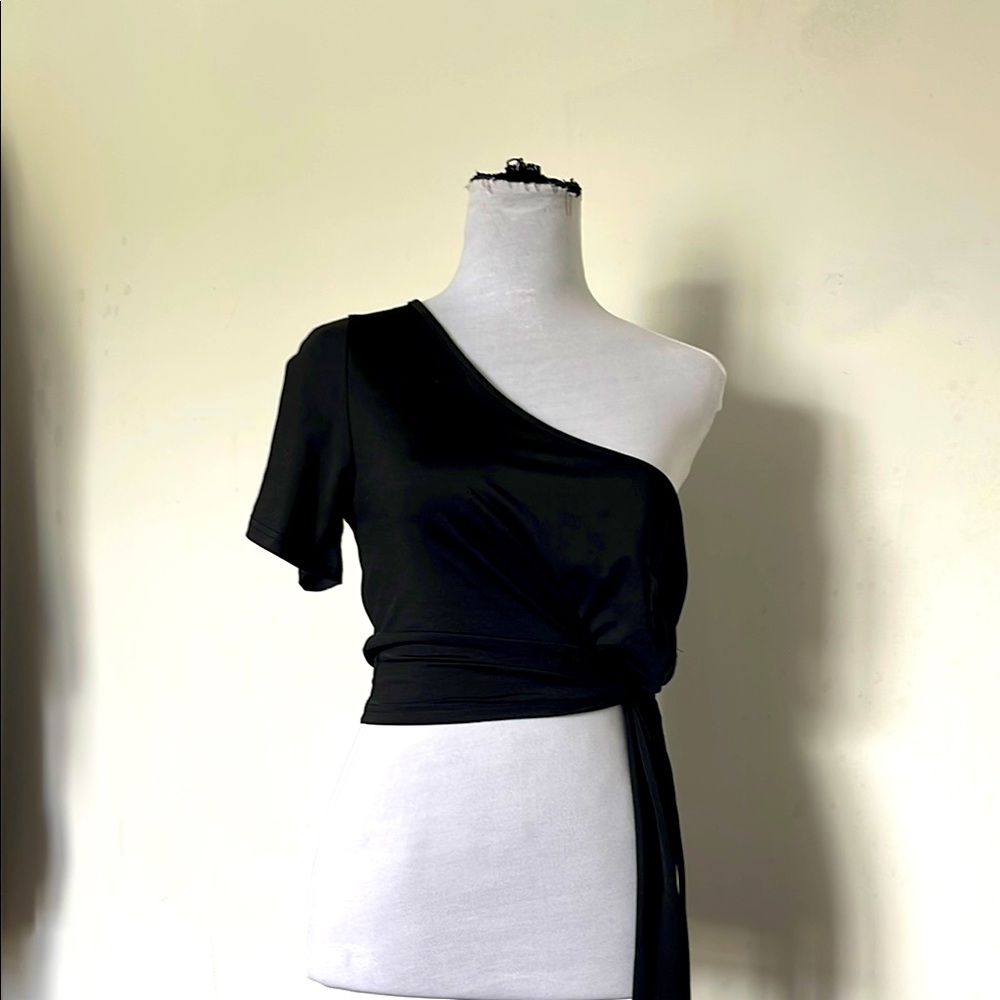 SHEIN Black One-Shoulder Crop Top